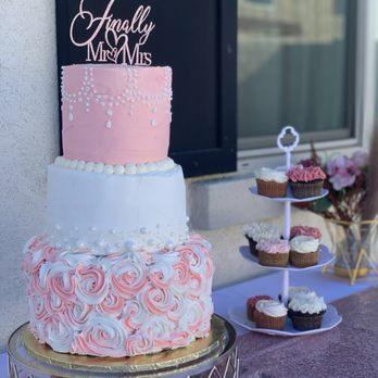 Daisy Cakes - Wedding cake was beautiful and tasted amazing! - Desserts Near Me