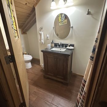 Eagle's Nest Bed & Breakfast - Bathroom - Big Bear Lake, CA