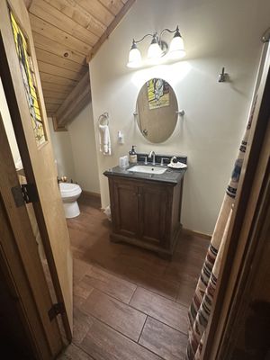 Eagle's Nest Bed & Breakfast - Bathroom - Big Bear Lake, CA