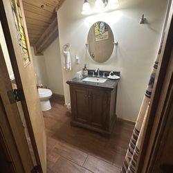 Eagle's Nest Bed & Breakfast - Bathroom
