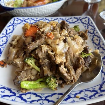 Chili Thai Restaurant - Beef pad-see-ew - flavor's not good. - Thai Near Me - Puyallup, Washington Chili Thai Restaurant - Beef pad-see-ew - flavor's not good. - Thai Near Me - Puyallup, Washington