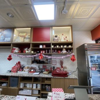 Carlo's Bakery - Bakeries Near Me - Hoboken, New Jersey