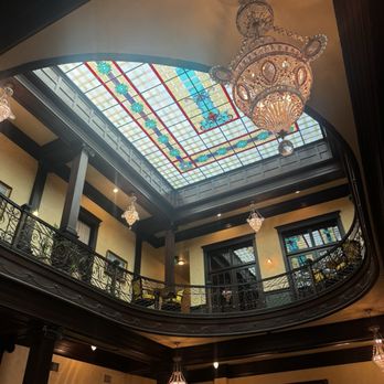 Geiser Grand Hotel - Stained glass ceiling - Hotels Near Me - Baker City, Oregon Geiser Grand Hotel - Stained glass ceiling - Hotels Near Me - Baker City, Oregon