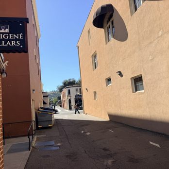 Indigené Cellars - Wine Tasting Room Near Me - Paso Robles, California