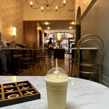 Café Crèmerie - a smoothie on a table - Cafes Near Me - Chicago, Illinois