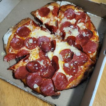 Basshole Brews - Pepperoni Pizza $14 (4/5) - Bars Near Me - Lakehead, California
