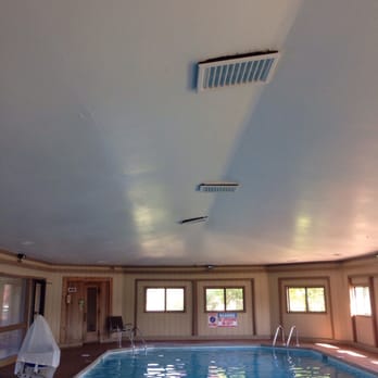 Best Western Indian Oak - The ceiling in the pool room could sure use some attention. Luckily none fell onto us! - Hotels Near Me - Chesterton, Indiana