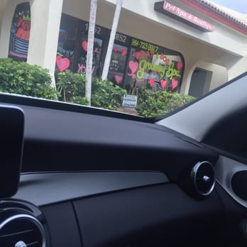Royal Paws Pet Spa - The outside of the groomer - Pet Groomers Near Me - Plantation, Florida Royal Paws Pet Spa - The outside of the groomer - Pet Groomers Near Me - Plantation, Florida