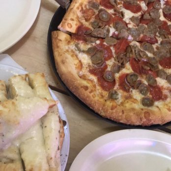 Paradise Park - Hooch drink. Breadstick. Pizza. - Pizza Near Me - Chicago, Illinois