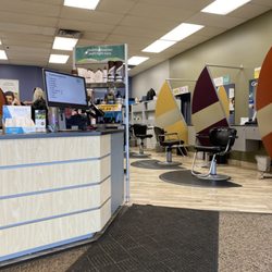 Great Clips - Inside