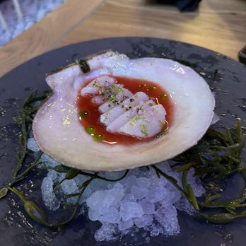 XOXO Sushi Bar - Live scallop appetizer. 10/10 - Sushi Bars Near Me - Chestnut Hill, Massachusetts