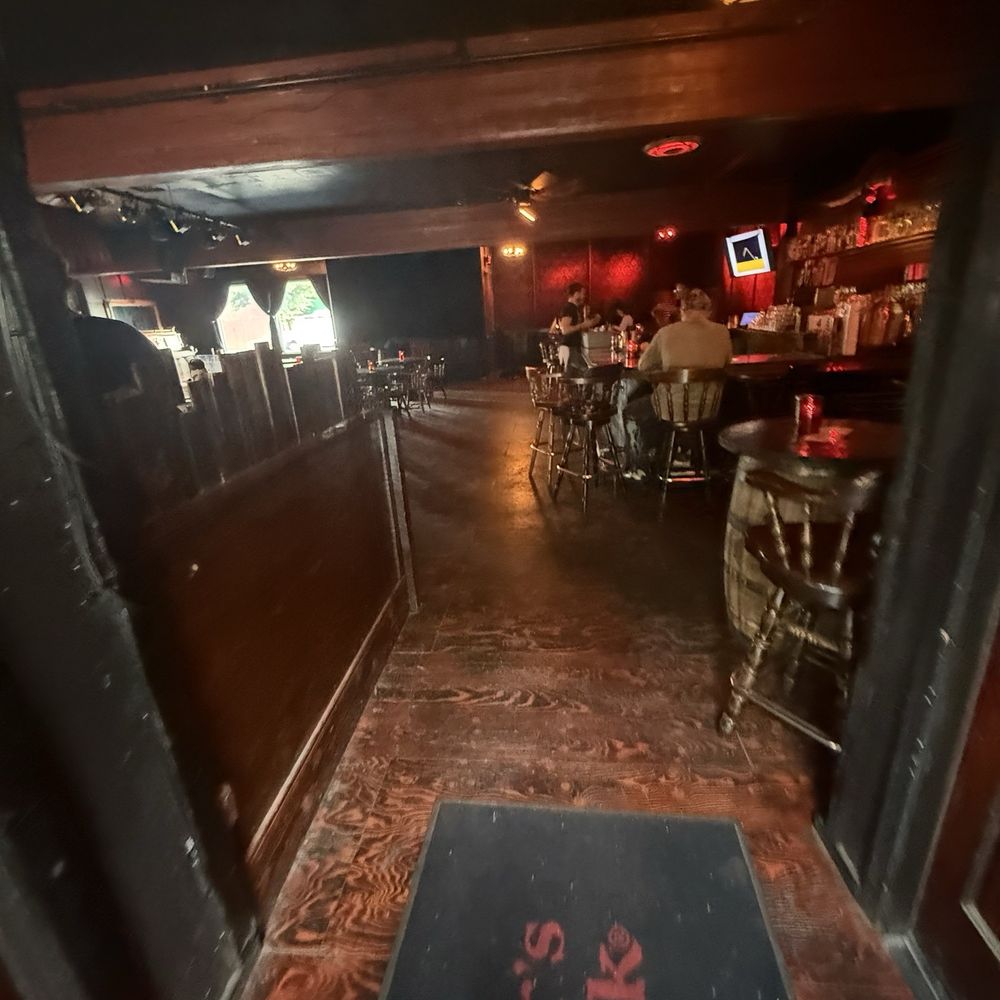 The Showdown - A beautiful bar to the right and a big spacious room for your friends and family - Music Venues Near Me - Portland, Oregon The Showdown - A beautiful bar to the right and a big spacious room for your friends and family - Music Venues Near Me - Portland, Oregon