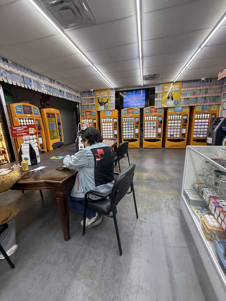 Giant Liquor Logo