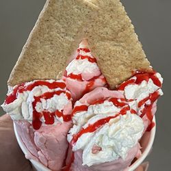 Paleteria Y Helados Magic - Strawberry Cheesecake Roll Ice Cream