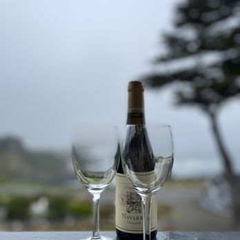 Sea Rock Inn - Complimentary bottle of wine - Bed & Breakfast Near Me - Mendocino, California