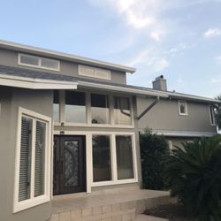 Paint the windows trims .
