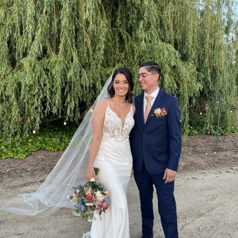The Willow Ballroom - Bride & Groom - Venues & Event Spaces Near Me - Hood, California The Willow Ballroom - Bride & Groom - Venues & Event Spaces Near Me - Hood, California