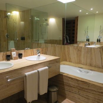 Meliá Bilbao - My first real bath experience in over 5 decades! Love this tub! - Hotels Near Me - Bilbao, BI