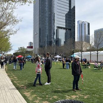 Klyde Warren Park - March 18, 2023 Seltzerland - Parks Near Me - Dallas, Texas Klyde Warren Park - March 18, 2023 Seltzerland - Parks Near Me - Dallas, Texas
