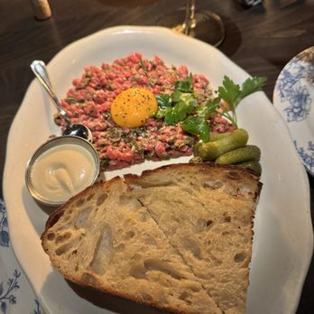 Armitage Alehouse - tartare - Pubs Near Me - Chicago, Illinois