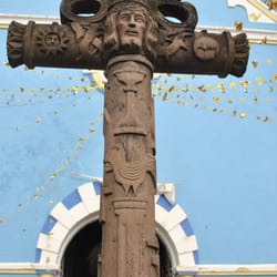 Huautla de Jiménez - Cruz a la entrada de la iglesia