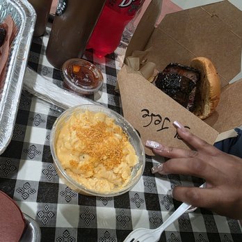 Gonzo's Smokehouse & BBQ - The El-hefe & mac n cheese - Barbeque Near Me - Luling, Louisiana