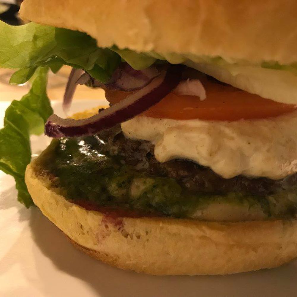 West Coast - A truly gourmet French burger, featuring fresh pesto and homemade brie cheese! - Diners Near Me - Bordeaux, 33 West Coast - A truly gourmet French burger, featuring fresh pesto and homemade brie cheese! - Diners Near Me - Bordeaux, 33