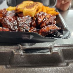 S2 Express Grill - Rib tips with Mac and cheese and fries.