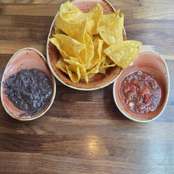 Caló Kitchen + Tequila - El Segundo - Complimentary Black Bean Dip, Chips, & Salsa  05-23-2025 - Mexican Near Me - El Segundo, California