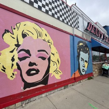 Denny's Diner - Breakfast & Brunch Near Me - Lake Delton, Wisconsin