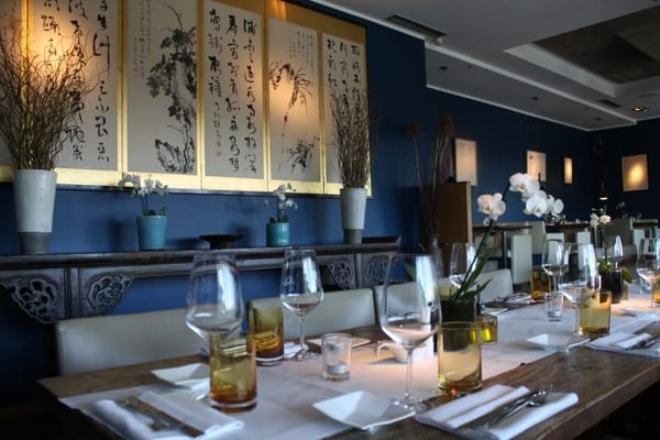 am kai | restaurant. seafood. drinks. elbblick by null