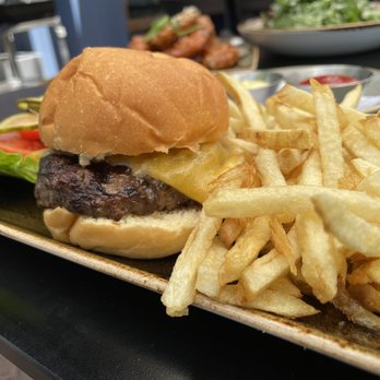 SOCIAL BIRD - Kid's wagyu burger - Gastropubs Near Me - Lafayette, California