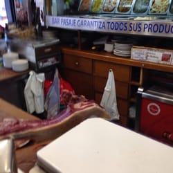 Pasaje Dos - Pedazo de tostada con jamón q prepara Luis!!!