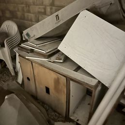 Big drawers/desk that he broke down and got rid of quickly! Big drawers/desk that he broke down and got rid of quickly!