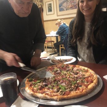 Luigi's - Delicious pizza - Italian Near Me - Pacifica, California