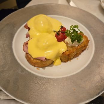 La Fontaine - Original eggs Benedict - Breakfast & Brunch Near Me - Las Vegas, Nevada La Fontaine - Original eggs Benedict - Breakfast & Brunch Near Me - Las Vegas, Nevada
