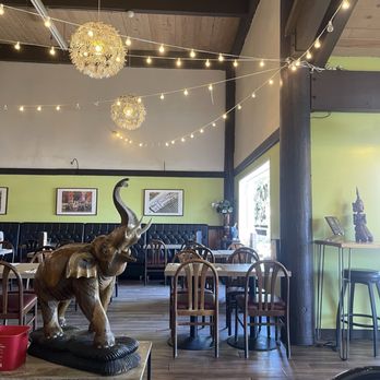 New Thai Bistro - Seating area - Thai Near Me - Pleasanton, California