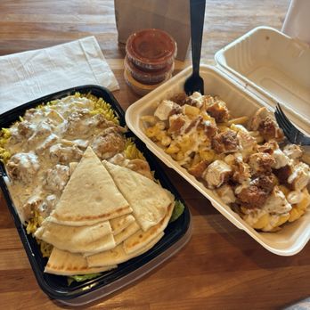 Wise Street Eats - Chicken rice bowl with wise sauce and pita bread   Dirty Mac and chicken bowl  Fire sauce and boom boom sauce on the side - Fast Food Near Me - Spring, Texas