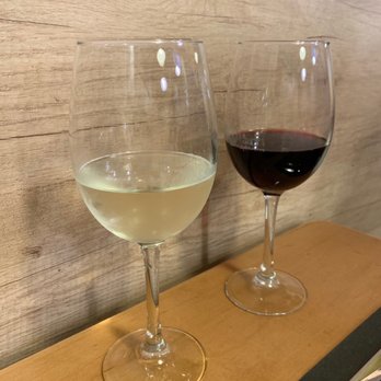 Triku Harri - Txakoli & Tintos - Tapas Bars Near Me - Donostia, SS
