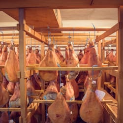 Pierre Ibaialde - Le séchoir à jambon Ibaialde