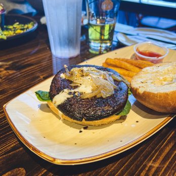 Laughing Monk Brewing - Portobello burger - Brewpubs Near Me - Scotts Valley, California