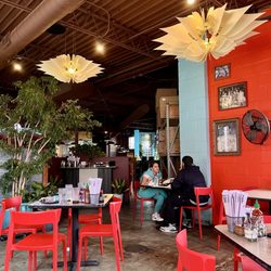 Lulu's Thai Noodle Shop - Inside