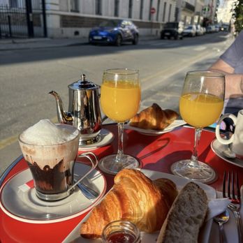 Le Recrutement - Table set - Brasseries Near Me - Paris, 75 Le Recrutement - Table set - Brasseries Near Me - Paris, 75