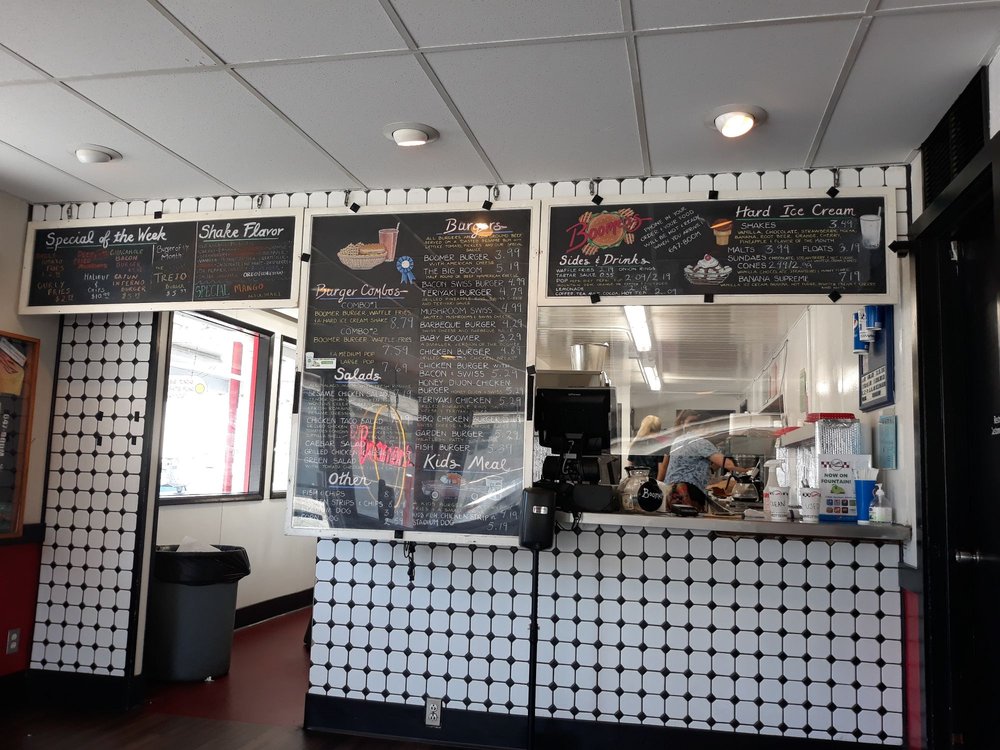 Boomer's Drive In