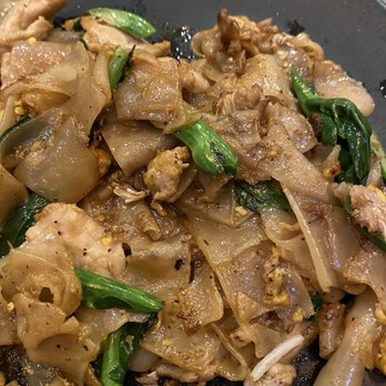 D E Thai Kitchen - Pad See Ew - Thai Near Me - Las Vegas, Nevada