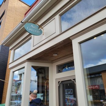 Arts and Artisans - Entrance to gallery - Art Galleries Near Me - Luray, Virginia