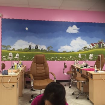 Lina Nails - Farm mural. - Nail Salons Near Me - Macungie, Pennsylvania