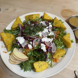 Mediterranean salad with homemade polenta