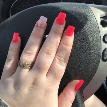 Nail Lounge - Left hand - Nail Salons Near Me - Addison, Texas