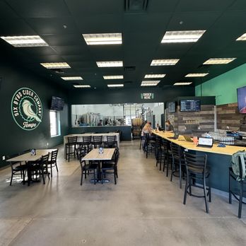 Six Byrd Cider - Taproom with plenty of seating - Cideries Near Me - Tempe, Arizona Six Byrd Cider - Taproom with plenty of seating - Cideries Near Me - Tempe, Arizona